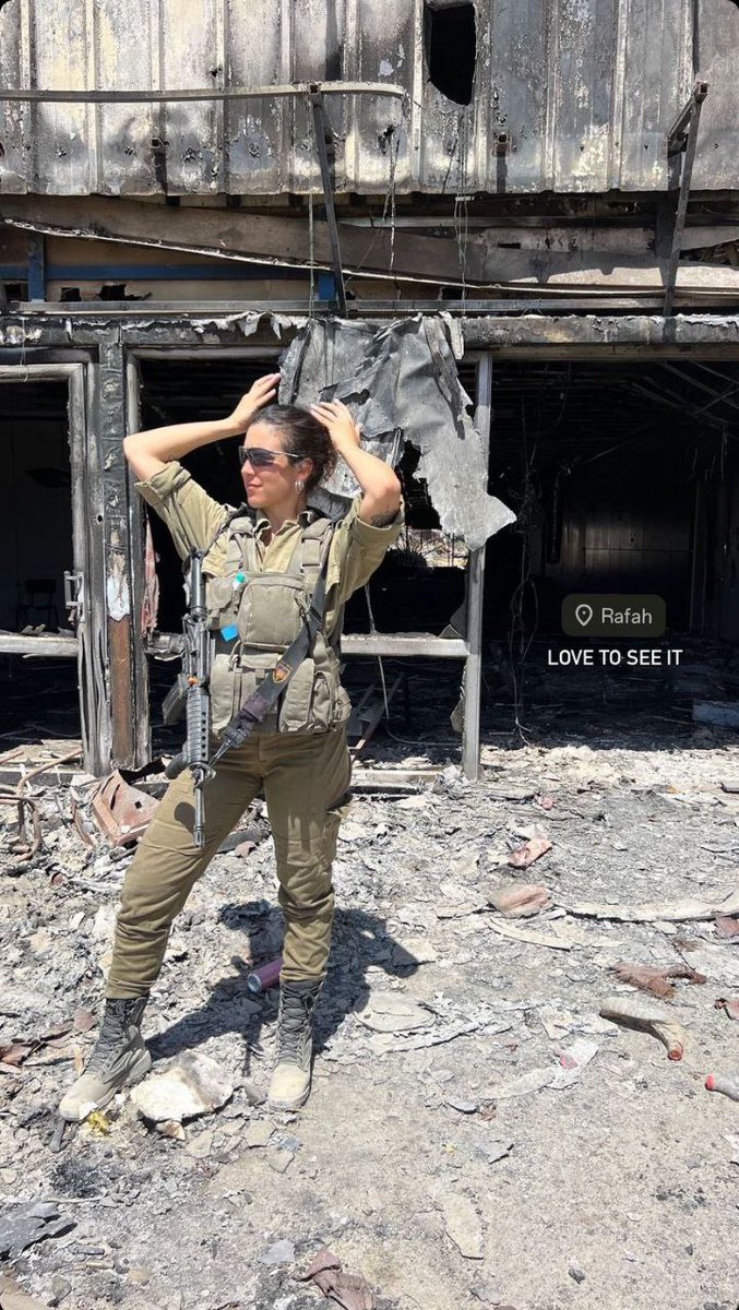 Marchfoward's tweet photo. KEMASKINI 

Perempuan bangsat bernama Yael Sendler bertindak menghina Rasulullah SAW dan mengotorkan Masjid di Lintasan Rafah bersama Pasukan IDF(Gambar sebelah kiri) https://t.co/CZpUJUTJwm