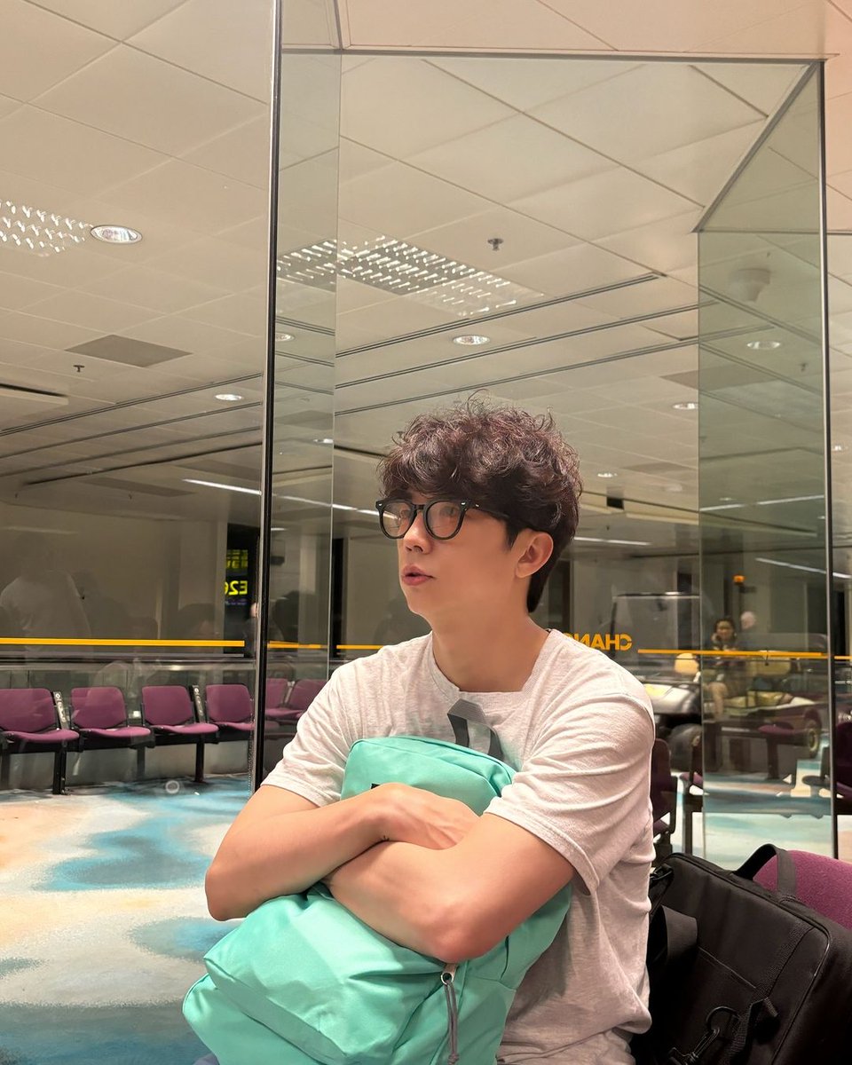 2pmalways's tweet photo. [2PM IG]
Watching A Man of Leisure going to Maldives, we're the ones being healed🐳

#GoingToMaldives #ExcitedPuppy🐶
#TaggingAlong #SoExcited #WideGrin🩵 
https://t.co/WJ7GRrWemH https://t.co/jXvUDAgOZH