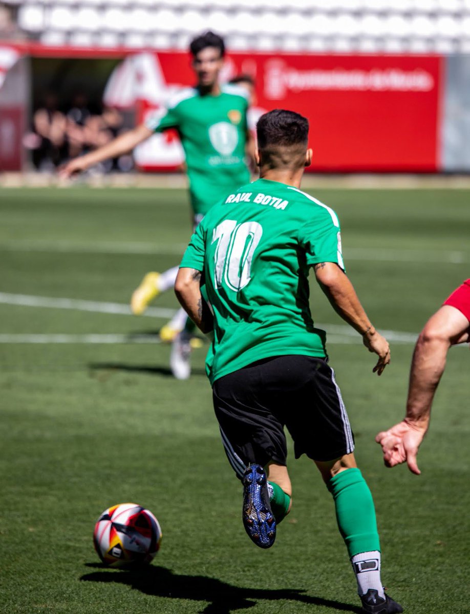 Rbotia_10's tweet photo. Muy orgulloso de este equipo, y de esta afición. 
No conseguimos el objetivo que era el ascenso pero muy contento con el trabajo de toda la temporada que ha hecho este equipazo, dar las gracias a todos los compañeros, directivos, cuerpo técnico y sobre todo a la afición. https://t.co/4rX5khtOyi