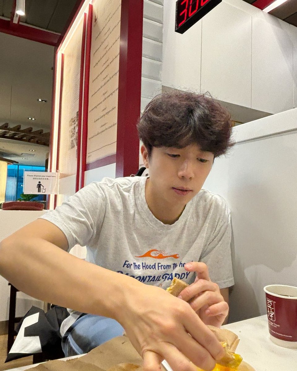 2pmalways's tweet photo. [2PM IG]
Watching A Man of Leisure going to Maldives, we're the ones being healed🐳

#GoingToMaldives #ExcitedPuppy🐶
#TaggingAlong #SoExcited #WideGrin🩵 
https://t.co/WJ7GRrWemH https://t.co/r1bFHc6cjA