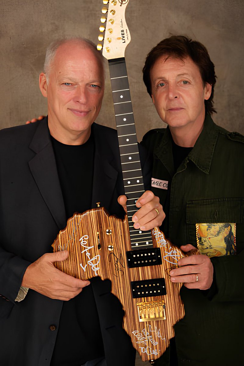 progrocksongs's tweet photo. David Gilmour and Paul McCartney pose for a studio portrait backstage at "Live 8 London" in Hyde Park on July 2, 2005 in London, England. https://t.co/0vuf7gl3TG