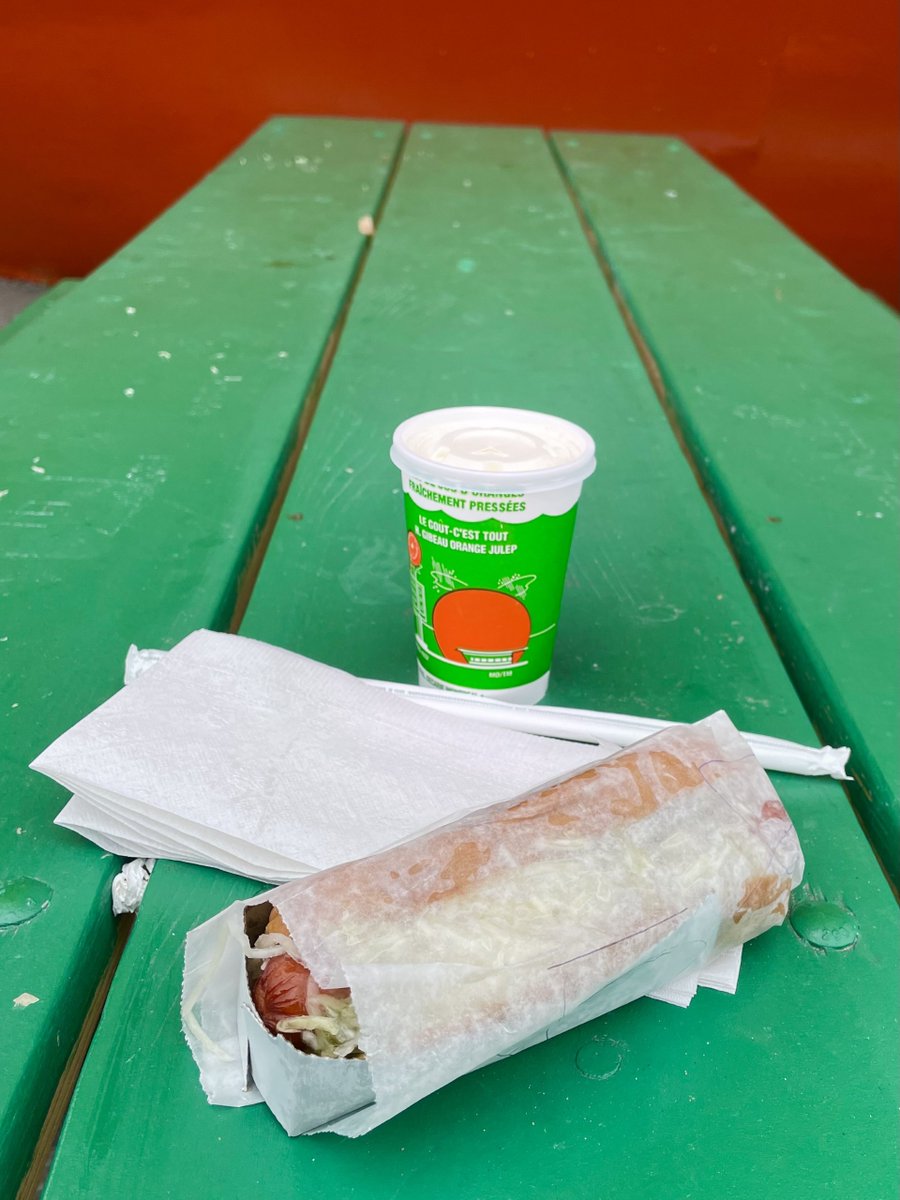 Dagenator's tweet image. A teeny tiny treat! #orangejulep #montreal #landmark #snacktime @OrangeJulepMTL