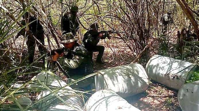 REDI_ORIENTAL5's tweet photo. En el marco de las operaciones conjuntas “General Domingo Antonio Sifontes” en las costas de la Fachada Atlántica, y la operación “Cacique Cayaurima”, llevada a cabo en las cadenas montañosas del estado Sucre, efectivos de la #FANB de la 
#REDI_ORIENTAL5 y la @venezuelaazul10 ⬇️ https://t.co/gZDcArCwZ6