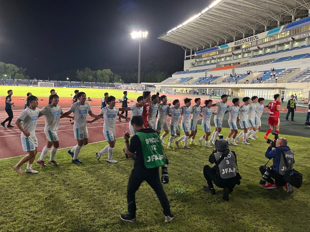 shukyu_Live's tweet photo. 勝ちロコ🔥

言葉にならない感動の瞬間です。。
120分間選手も応援もよく戦った🔥
筑波の誇りです！

俺たちは強い。

たくさんの応援ありがとうございました！！！ https://t.co/Daw96F1YzL