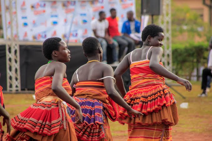 56Tribe's tweet photo. Akogo Dance from Iteso.
Originating from the rhythmic beats of the thumb piano, the Akogo dance is a lively cultural treasure. Performed by both the young and old, this social dance brings communities together with its energetic and dynamic movements.
Performance Dynamics.
The dancers and musicians usually perform separately. The Akogo players, who also sing, are led by a charismatic lead singer.
Dance Movements
Men engage in aerial and off-balance movements, showcasing hyper-extended knees while women emphasize graceful waist and upper body movements. The dancers move closely together with minimal or no physical contact, responding to the lead singer's "ech!" chant with a lively "ebaa!"
Costumes and Accompaniment.
Everyday Attire typically, dancers wear their everyday clothes but during Competitions Attires change,
Women use Under-arm mid-calf wrappers with a sash or a flowing gomesi while men wear shorts, trousers, and vests/t-shirts, sometimes with long dance sticks.
Todayโs Akogo is enriched by a variety of instruments including thumb pianos, adungus, tube fiddles, drums, and xylophones, all harmonizing with the core rhythm.
#tribe56
