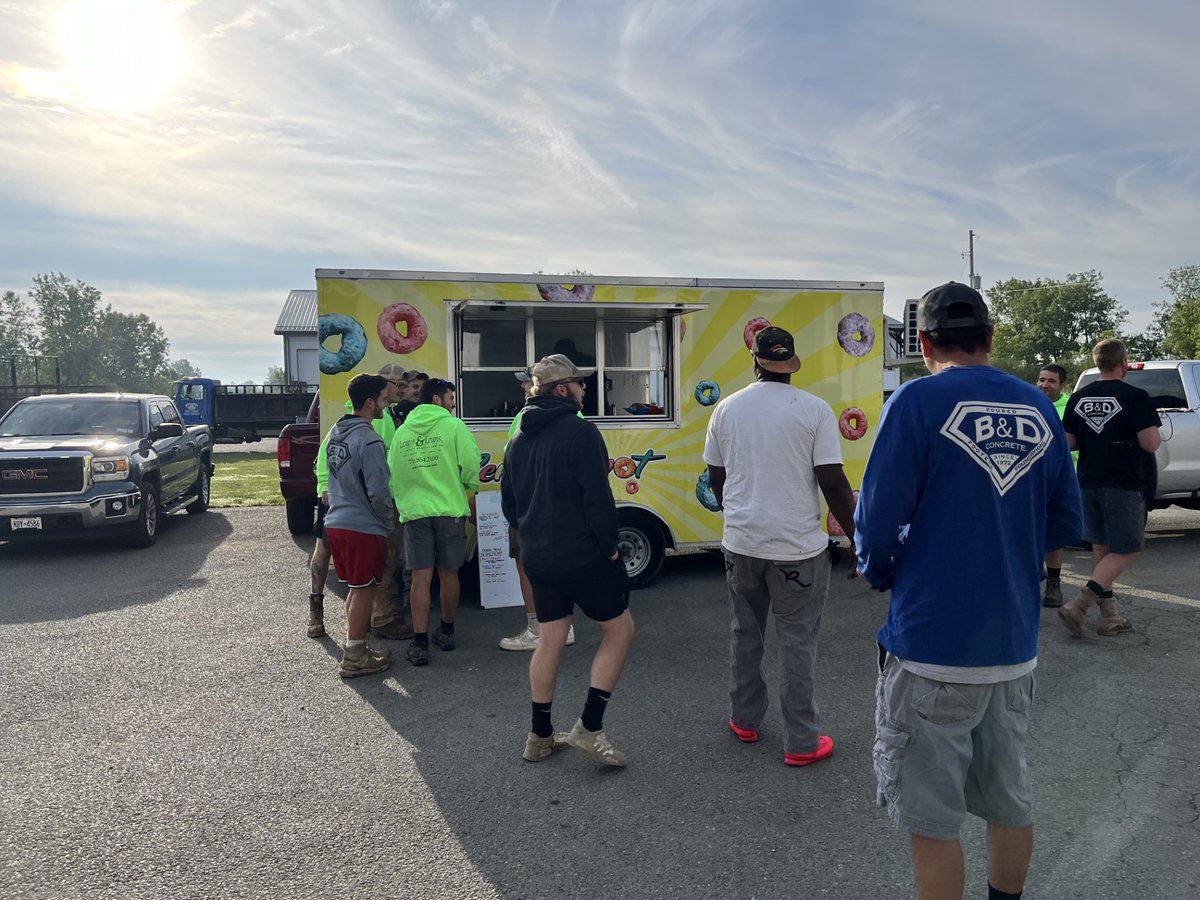 The hard working construction crew at B&amp;D Concrete were the Construction Worker Wednesday winners today, treated by the Cereal Spot Food Truck and some Lewis and Lewis gear!🚧