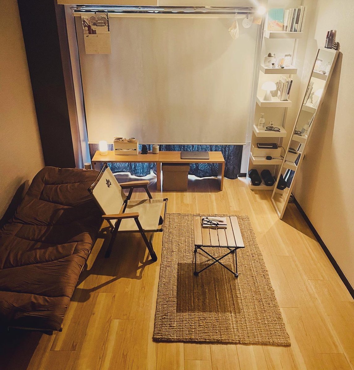 yuruminimal's tweet photo. 誰とも何とも比べずに生きていきたいな。
気付くと誰かや何かと比べてヘコんだりする。
そういうことで立ち止まるのも勿体ないし、
もっと気分よいものや心地よいことにフォーカス！

ゆるく脱力して、自分の心地よいを追求していく。

#ジルの目標
#ゆるゆるシンプルライフ
#ゆるくがんばらない世界線 https://t.co/gPymQKYK5L