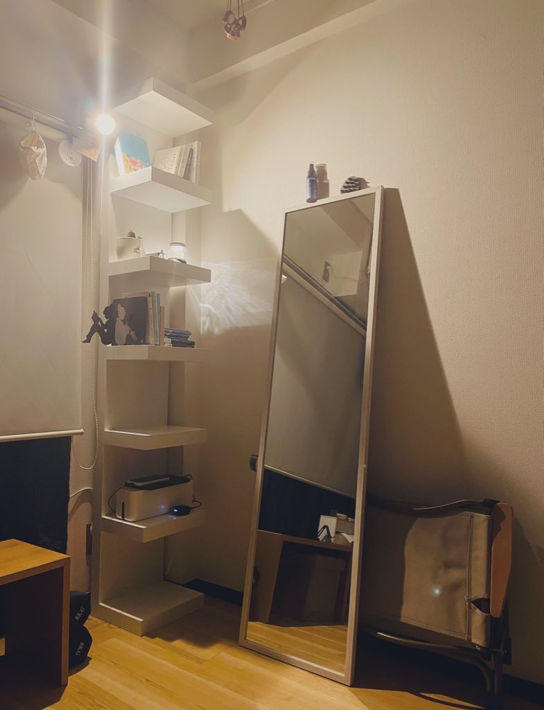 yuruminimal's tweet photo. 誰とも何とも比べずに生きていきたいな。
気付くと誰かや何かと比べてヘコんだりする。
そういうことで立ち止まるのも勿体ないし、
もっと気分よいものや心地よいことにフォーカス！

ゆるく脱力して、自分の心地よいを追求していく。

#ジルの目標
#ゆるゆるシンプルライフ
#ゆるくがんばらない世界線 https://t.co/gPymQKYK5L