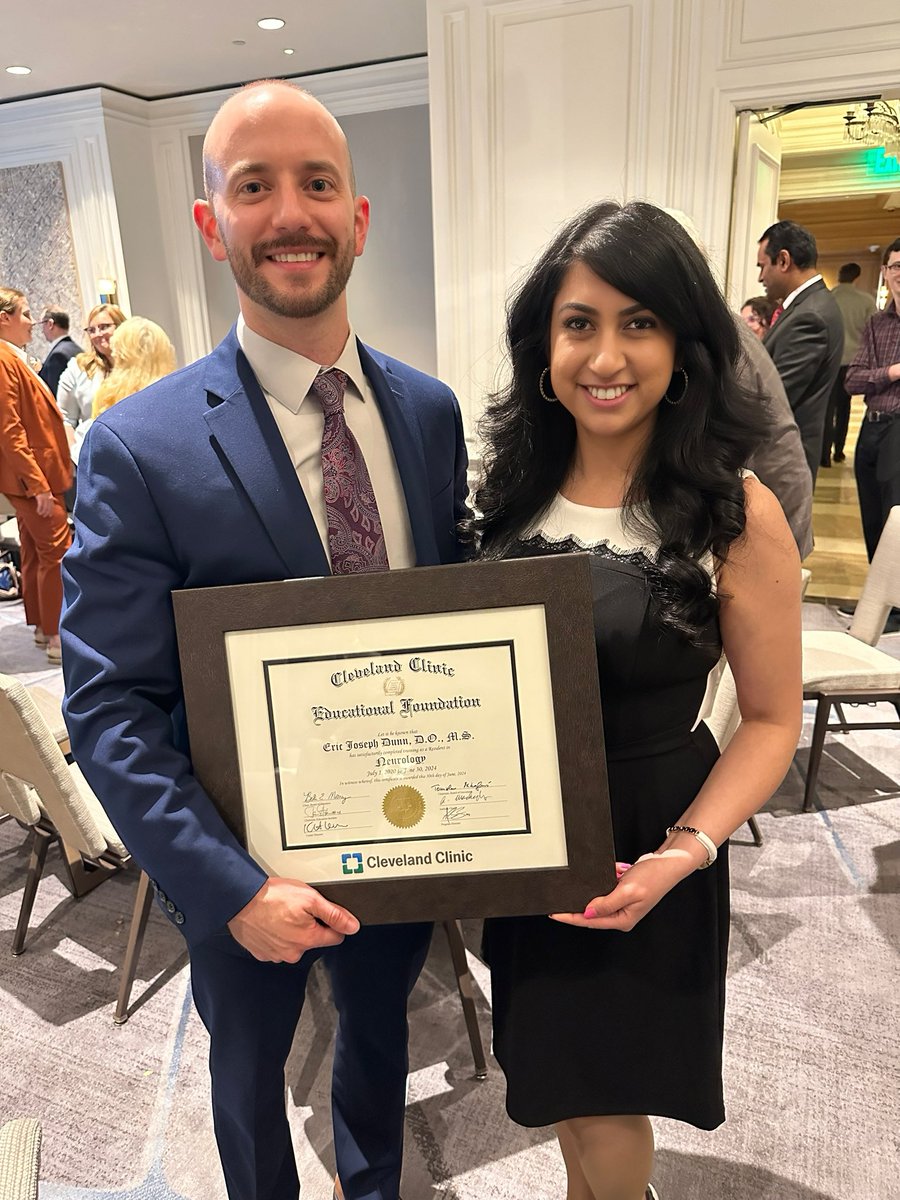 ASunejaMD's tweet photo. Bittersweet endings and new beginnings - congratulations Dr. Eric Dunn who graduated Neurology Residency + Dr. Meghan Piccinin and Dr. Razan Asaad who graduated Headache Fellowship!! @CLENeurons @maryannmays11 @PayalPSoniMD @Neuralgroover https://t.co/mqaYOTpcuS