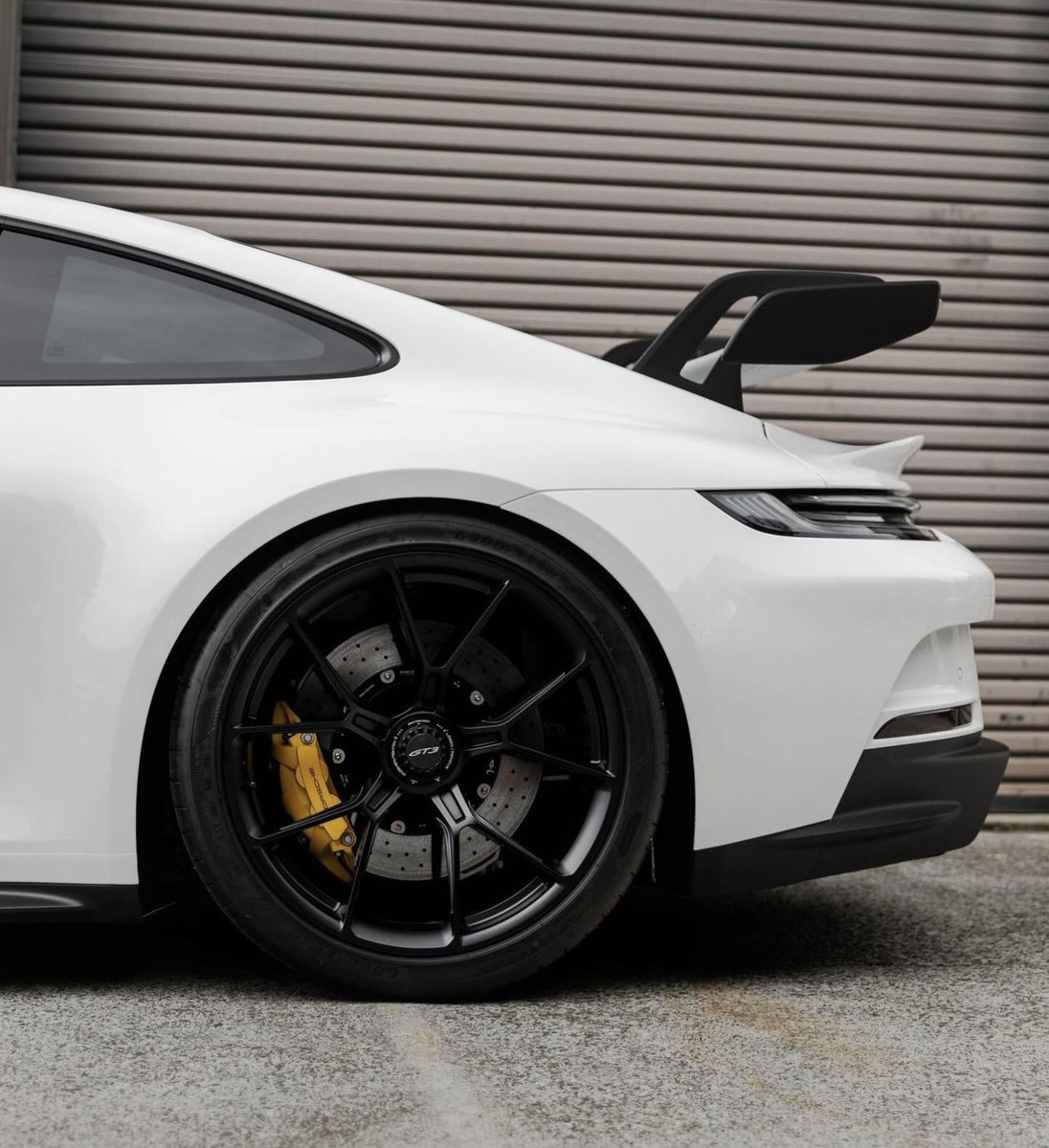 PorscheCIub's tweet photo. Carrara White 992 GT3 https://t.co/9FYCcT7RmA