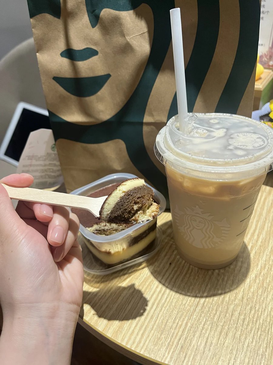 The tiramisu cup is very good😋🧋