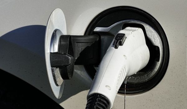 EU-besluit over importheffingen op Chinese EV's deze week verwacht
De Europese Commissie neemt naar verwachting deze week een definitief besluit over mogelijke importheffingen op elektrische voertuigen (EV's) van Chinese makelij.
cutt.ly/heocubuQ