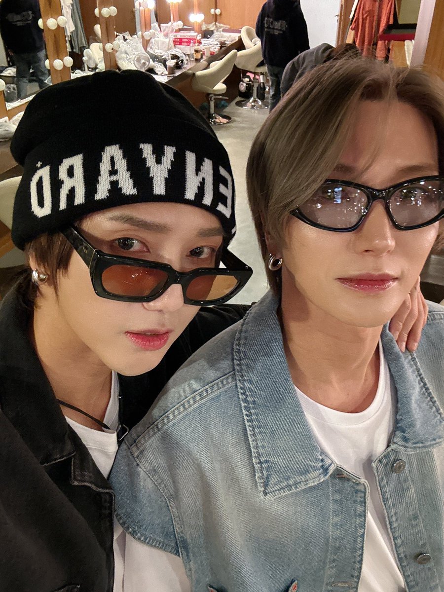 shfly3424's tweet photo. Our showtime with friends who have been together for over 20 years. @SJofficial https://t.co/GIfNpk7y69