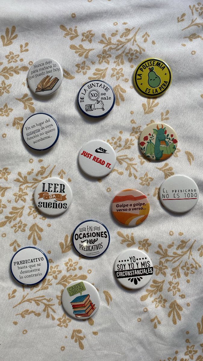he vuelto a regalar estas chapitas literarias chulísimas a mi tutoría (nos faltaron los chistes de literatura porque en 2 no dan)