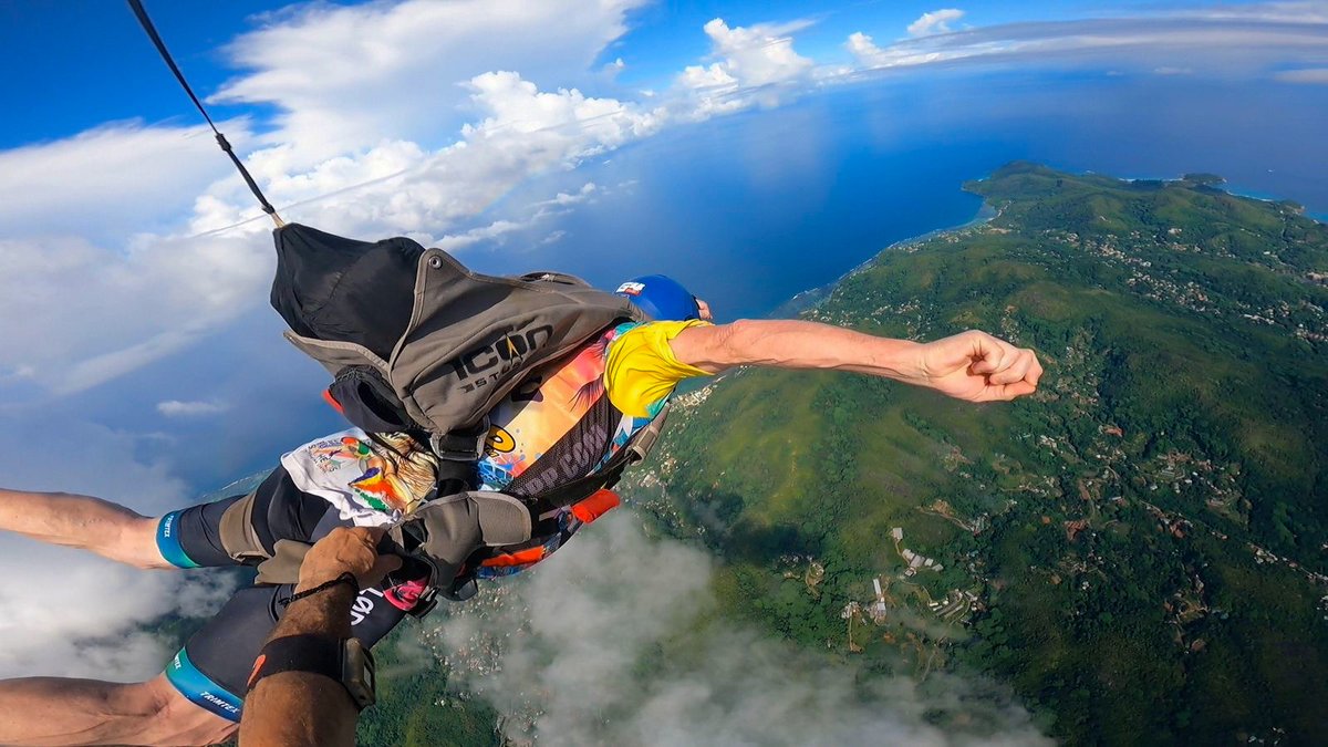 Skydiving Center Seychelles Island tweet media