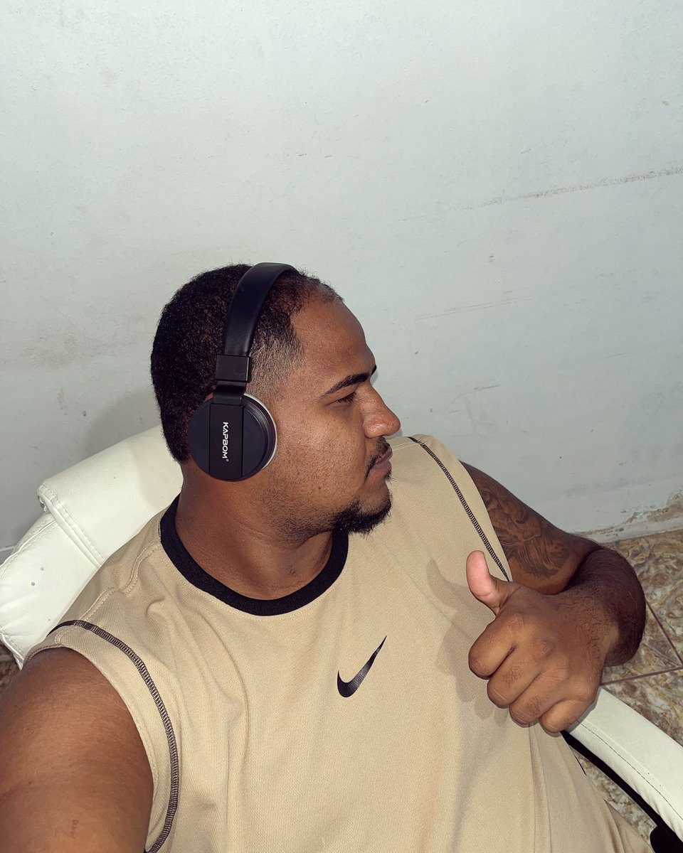 DanielCastroCh5's tweet photo. 🎧🎵 https://t.co/ReNxBY6vpf