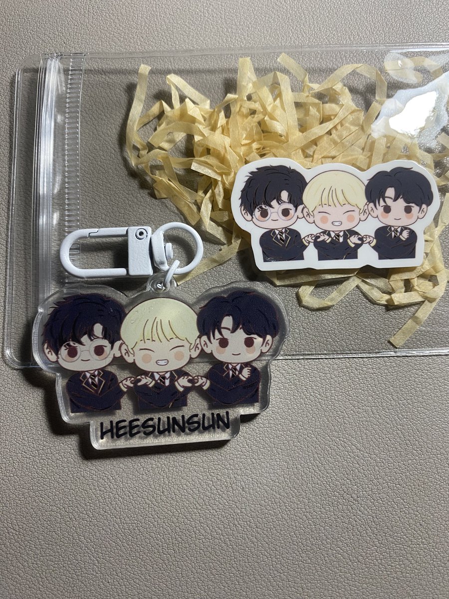 _02pjslv's tweet photo. ๐ @eunudostrescart #Zylamat
heesunsun keychain is here na ๐ super duper cutieee nya in person!! thank you sm po hindi ko expect na mapipili ako ni rt picker haha ๐ซถ
#jowimails https://t.co/NVllfcGG2E