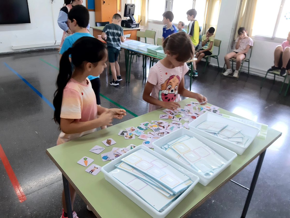 cp_sanmiguel's tweet photo. Durante este trimestre la seño Encarni ha venido al aula una vez por semana para trabajar con 2.º A a través de la metodología "aprendizaje basado en juegos". 
¡Nos lo hemos pasado fenomenal!🤩

#SMG2324
#Aporel🥇 https://t.co/n67pwrhnjA