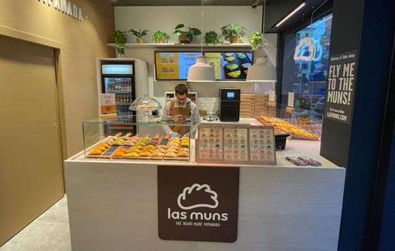 MartaRenovales's tweet photo. La cadena de #empanadas argentinas @lasmuns  prosigue con su expansión y prepara prepara la inauguración de un local en el Port Olímpic de #Barcelona, ganado en licitación

https://t.co/DZDgZS4tCX

#horeca https://t.co/cAoKAOuCfY