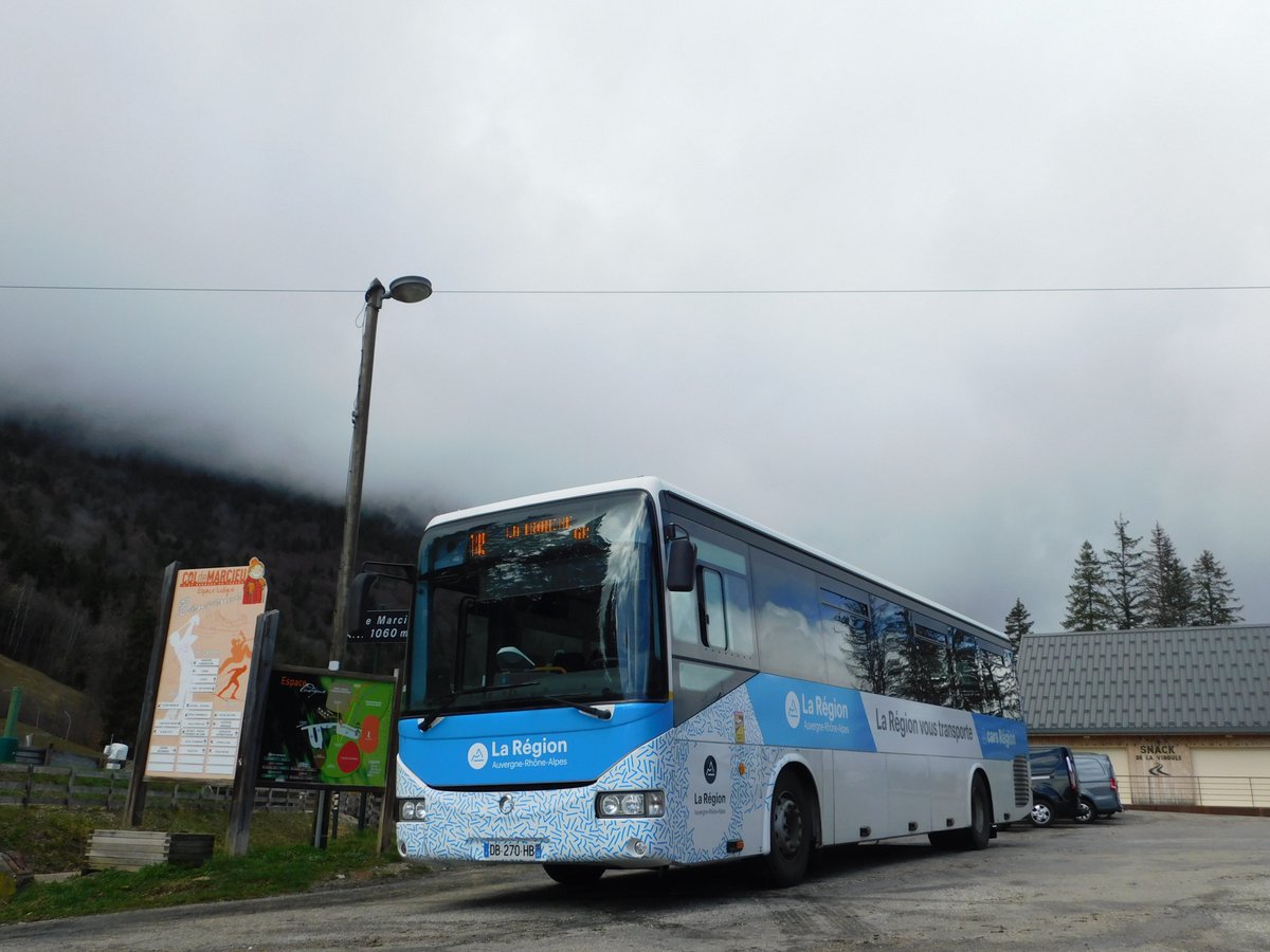 kevin_a38's tweet photo. 🚌 L'heure de la pause sur le plateau des petite roche au col de Marcieu avec l'Irisbus crossway n°1152 de Philibert transport. Le secteur du Grésivaudan évoluera en septembre prochaine avec un réseau unifié. Affaire à suivre ! #mobilitesm #Mreso #ligneT85 #crossway #irisbus https://t.co/xxJ6RbsuH7