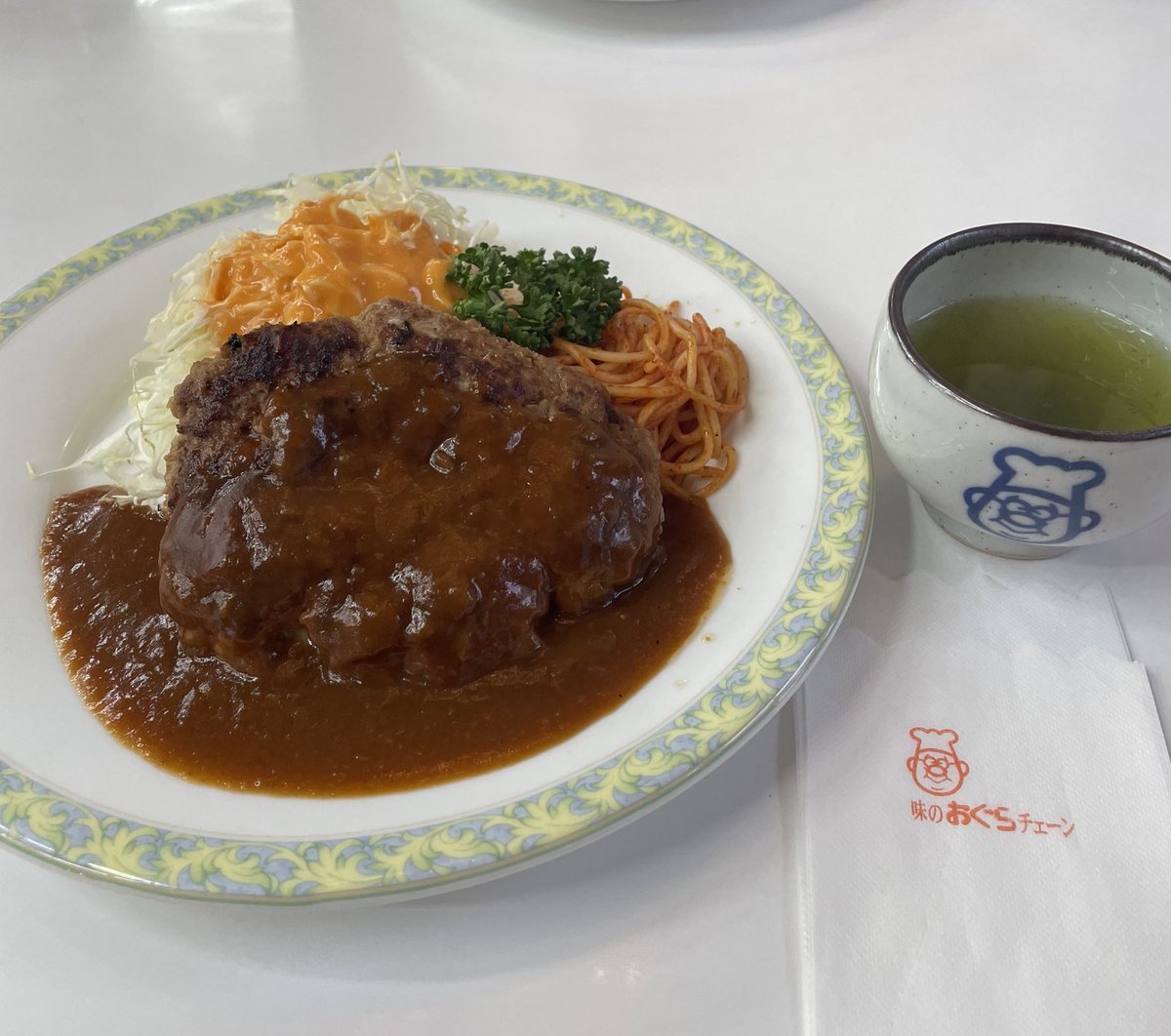 IshidaNobu's tweet photo. サーフィン後にハンバーグ
#味のおぐら綾瀬店 https://t.co/PlkZe6u25e
