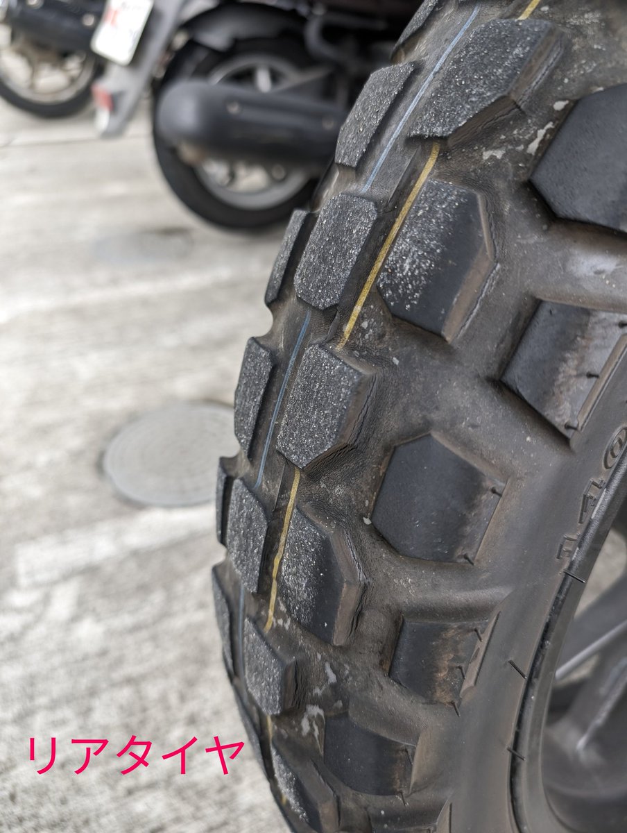 wacky_CB200X's tweet photo. リアのGP22がやばくなったので交換しました。走行距離約9500kmでした。新しいタイヤは色々考えたのですが、同じGP22にしました😅
フロントはもう少し保ちそうなので次回に☺
#CB200X #HONDA #インドHONDA #バイクのある生活  #タイヤ交換  #IRCGP22 https://t.co/uGpeoC6jQ6