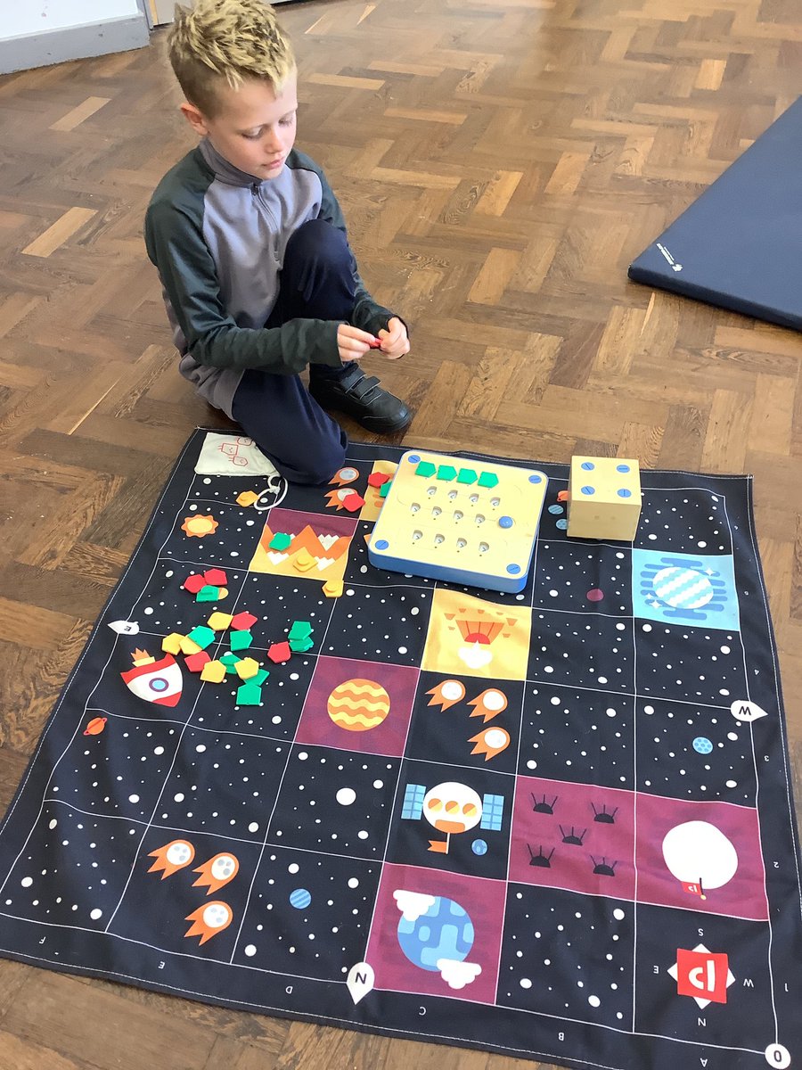 Y3OPS's tweet image. What a wonderful time we are having! The children are excited and engaged and are showing determination, resilience, teamwork and collaboration #reflected @Maker_Futures