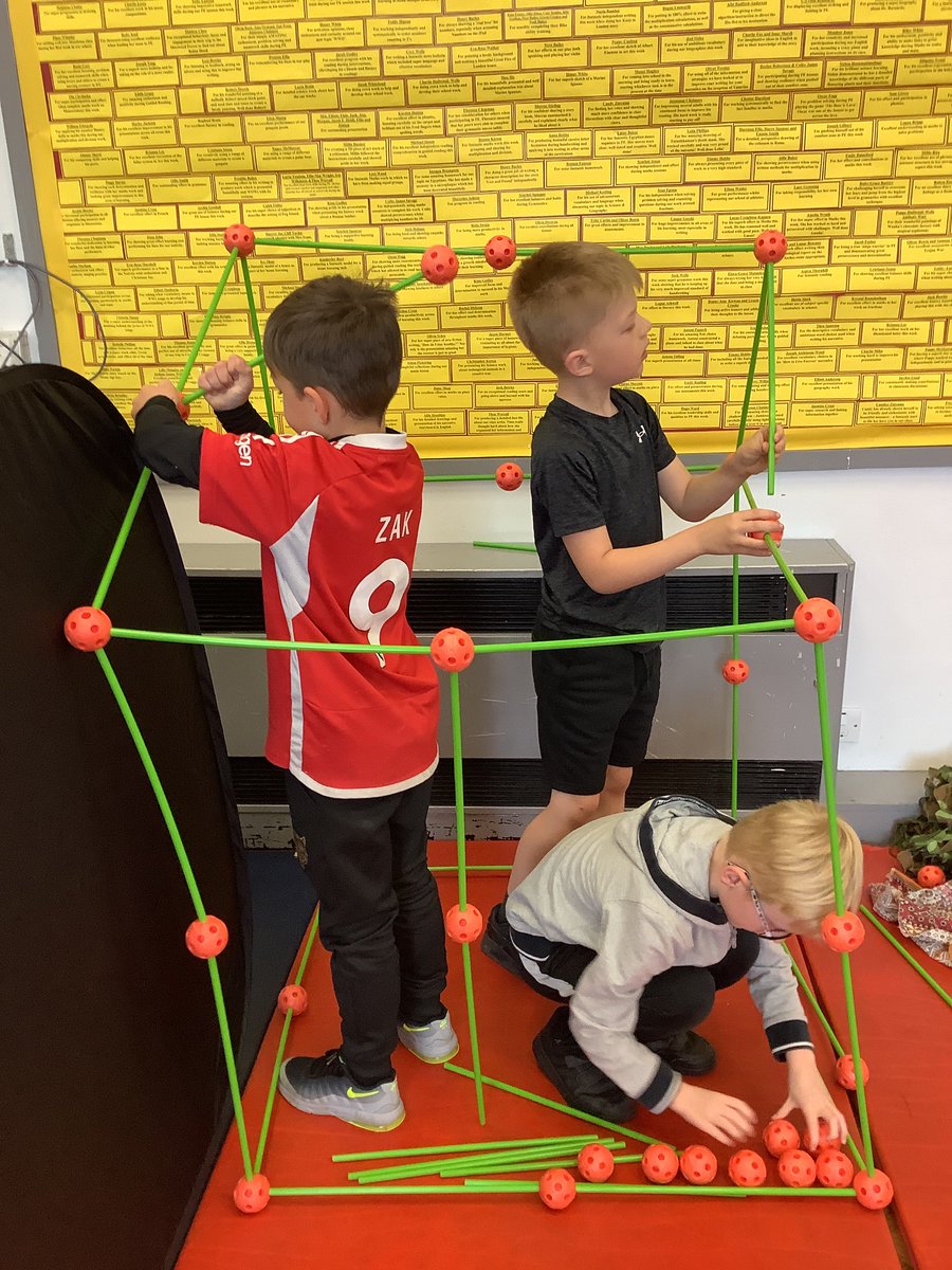 Y3OPS's tweet image. What a wonderful time we are having! The children are excited and engaged and are showing determination, resilience, teamwork and collaboration #reflected @Maker_Futures