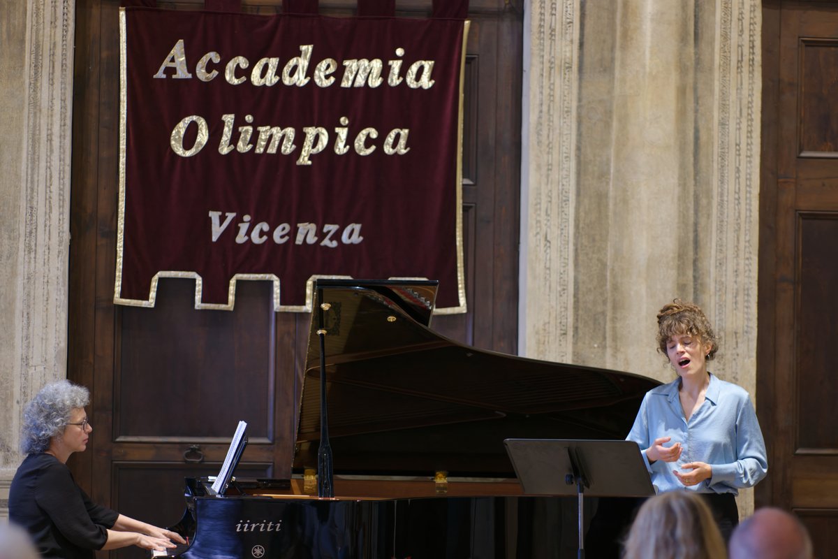 SMTOlimpico's tweet photo. 🎭 L'attrice #marialuisazaltron e la pianista #StefaniaRedaelli ci hanno fatto immergere nel e suggestivo Melologo "Enoch Arden" di Richard Strauss, nell'adattamento di #MatteoSalimbeni. Un connubio di musica e narrazione che ci ha trasportato in mondi lontani. 

📸 A. Magazzino https://t.co/w2VHAmz5YX