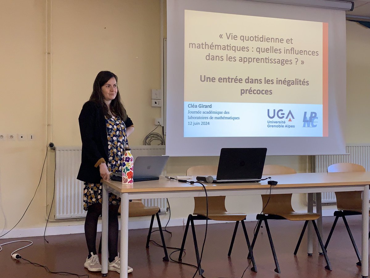 Sophie_RBN's tweet photo. Journée de regroupement des LabosMaths de @academielyon à @CiteTarare
Conférence de @clea_girard 
« Vie quotidienne et mathématiques quelles influences dans les apprentissages »
Interventions familiales mathématiques, anxiété mathématique, leviers
Une piste avec la co-éducation ? https://t.co/dea7MO0yiw