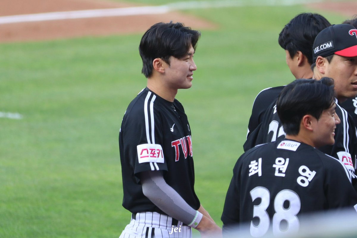 장난치고 웃는 #박해민