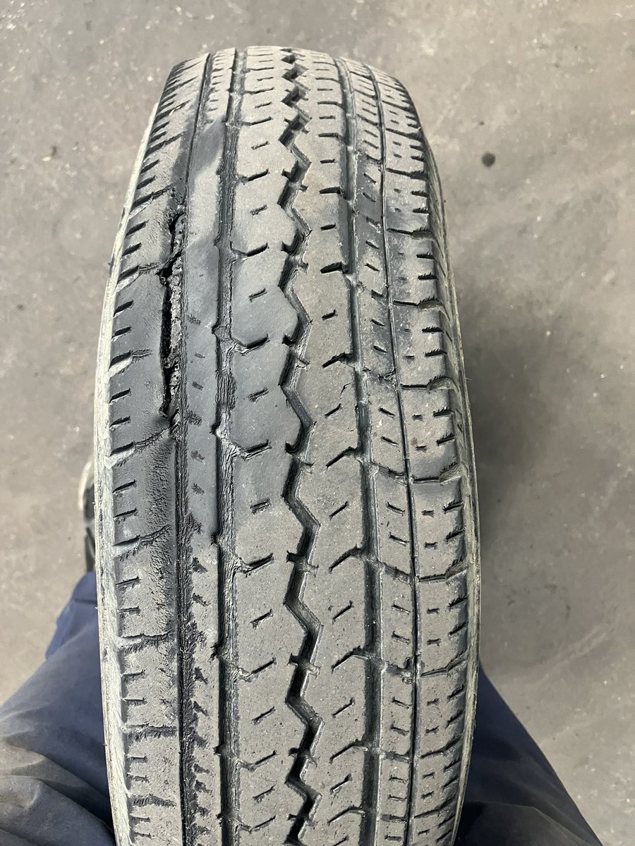 YoGonzo's tweet photo. 車検で引き取りしてきたら💦
どうりでハンドル振るわけだ😱 https://t.co/kPPAhx8cXt