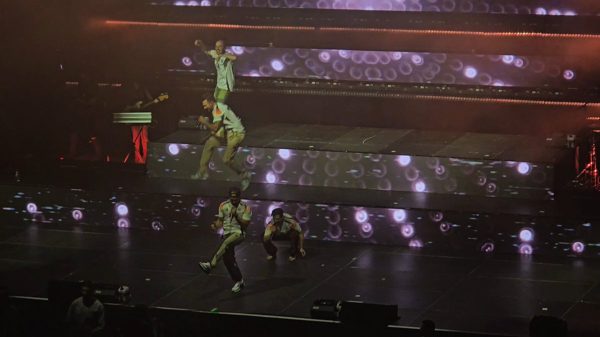 sinizzzzlee's tweet photo. 🤌🏼🤌🏼
#bigtimerush #bigtimerushtour https://t.co/XNoiqvHr1X
