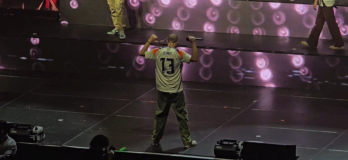 sinizzzzlee's tweet photo. 🤌🏼🤌🏼
#bigtimerush #bigtimerushtour https://t.co/XNoiqvHr1X