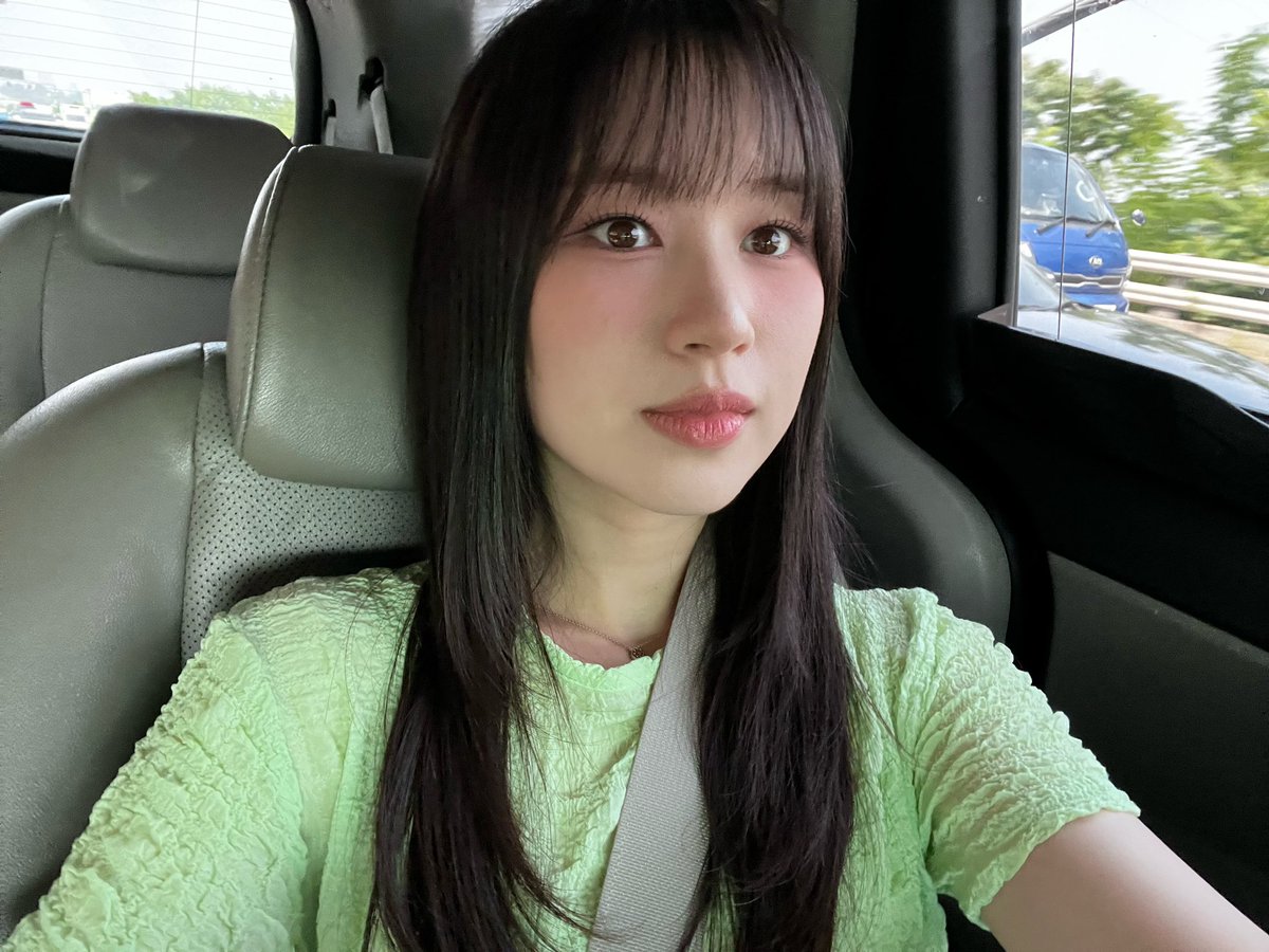 ellyfiles's tweet photo. WEVERSE update 📲

“ Ki-Ling! Squeezed lunch 🌞 Make sure you eat well today and listen to the songs that come out later. 🫶🏻😎 ”

#엘리 #ELLY #위키미키 https://t.co/veSm5sl68S