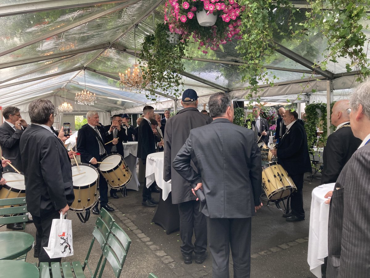 Deacon David McClements represented the Incorporation at the glorious annual festival of Die Zunft zu Schuhmachern, our loyal and generous opposite-numbers in Switzerland.