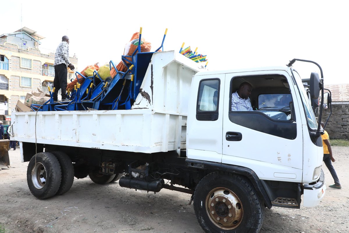 countygovmks's tweet photo. Ngโarisha Mtaa na Mama @Wavinya_Ndeti will not only create jobs and promote cleanliness, but it will also support local businesses by sourcing the various cleaning cleaning materials and tools, from within Machakos County.
#SafishaMachakosProgram https://t.co/cu3ekmotE2