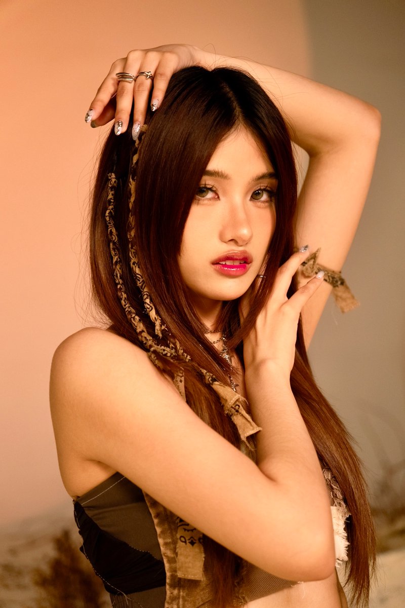 KAIAOfficialPH's tweet photo. [YOU DID IT]

KAIA Snaps (1/5)
ANGELA
🐻

‘YOU DID IT’ Music Video
🔗 https://t.co/TV0VTpZAmY

'YOU DID IT' Performance Video
🔗 https://t.co/hj3SHw0OzQ

YOU DID IT ANGELA
#KAIA #KAIA_ANGELA
#YOUDIDITbyKAIA #YOUDIDIT_ANGELA https://t.co/5VmElvHoe1