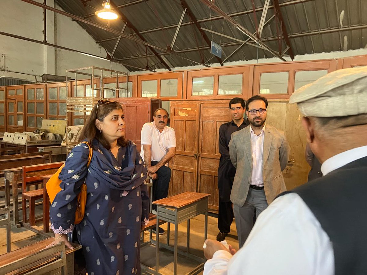 NAVTTCOfficial's tweet photo. Ms. @GulminaBilal Ahmad, Chairperson NAVTTC, visited Govt. Technical High School Quetta. Secretary Education Baluchistan Saleh Nasar was also present.
#NAVTTC #Quetta #skilleducation #Skillsupport https://t.co/C2cvSeuQgD
