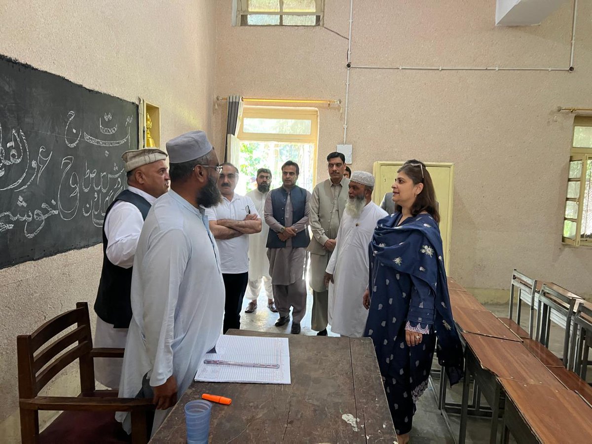 NAVTTCOfficial's tweet photo. Ms. @GulminaBilal Ahmad, Chairperson NAVTTC, visited Govt. Technical High School Quetta. Secretary Education Baluchistan Saleh Nasar was also present.
#NAVTTC #Quetta #skilleducation #Skillsupport https://t.co/C2cvSeuQgD