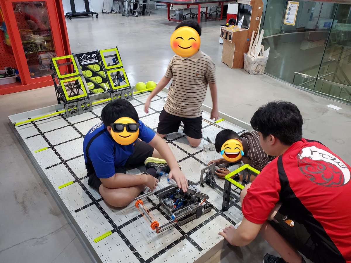 Had over 30 students are at RedDoor <a href="/RCHKschool/">Renaissance College</a> this afternoon to set up tomorrow’s #robotics scrimmage.
I’m so proud of them all, such a passion driven team and we look forward to the opportunity to learn and practice with wider communities!! #edtech <a href="/VEXRobotics/">VEX Robotics</a> #VEX