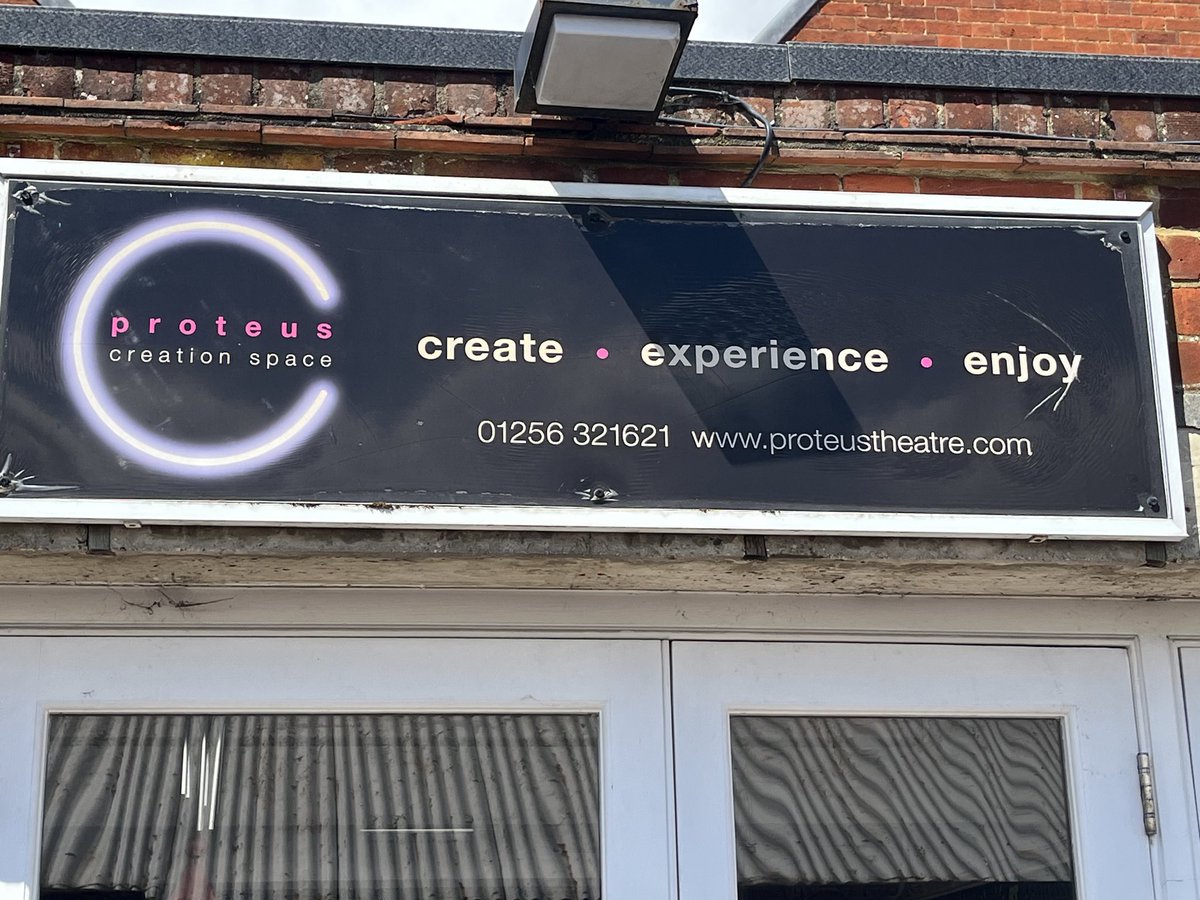 MariaMillerUK's tweet photo. Dropped into Menopause Cafe in @ProteusCreation to talk about Women’s Health. @HIOW_ICS agreed to develop a Women’s Health Strategy at my “Community Chat” in Hatch Warren. The govt Womens health strategy can be found here. https://t.co/anXZ5FV8n3 https://t.co/Q6dkwufTJi