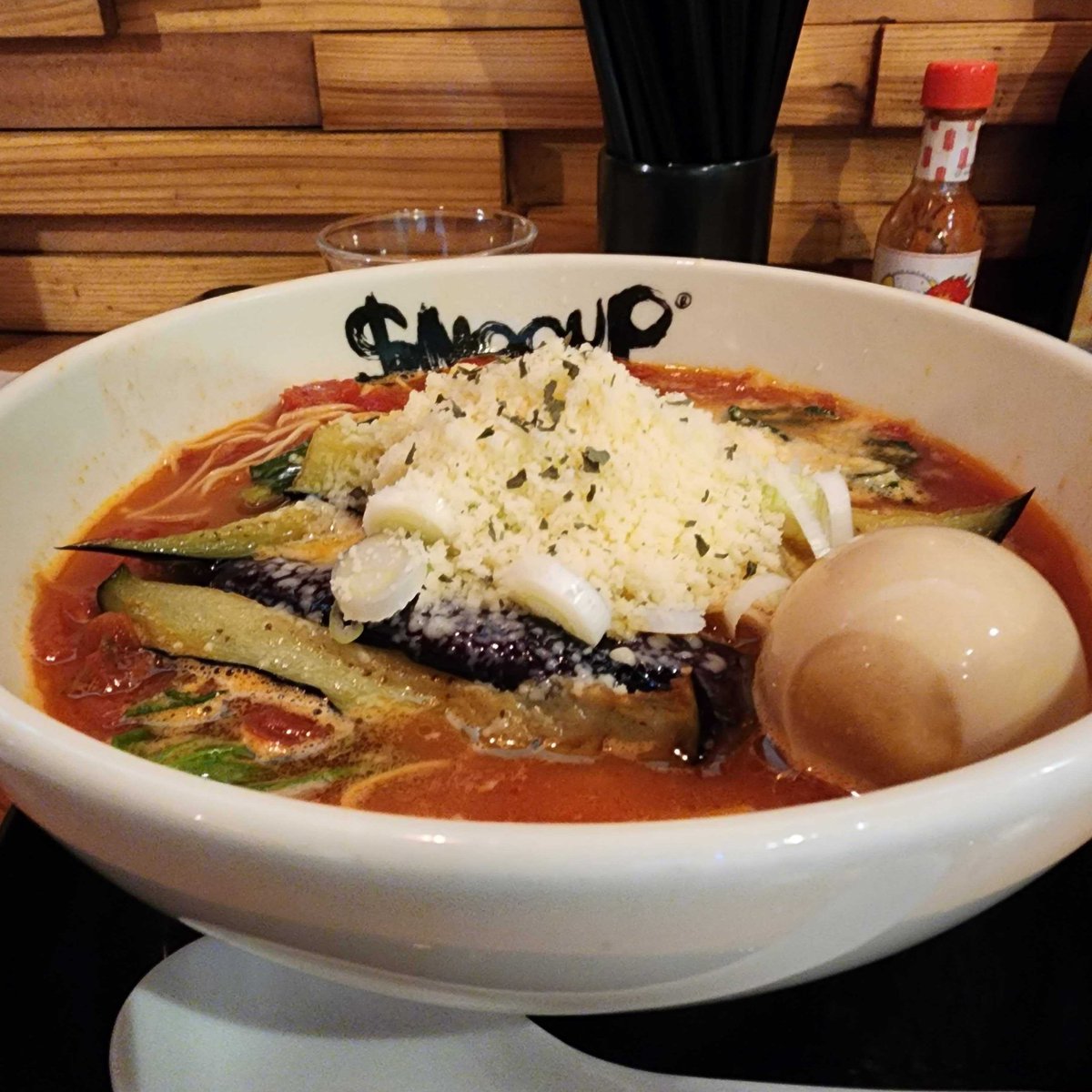 KTrunk00's tweet photo. 宮崎で気軽に行ける名物といえば！辛麺/トマラー！＞＞
先日SNOOUPさんに行ってきました！
↓トマトラーメン２種盛り（チーズ・揚げなす）＋味玉
めちゃおすすめです😊トマラーの辛麺もおすすめです！他とは違った美味しさがはまります！
KIWの近くにもあるのでぜひ！！
＃宮崎市　＃トマトラーメン https://t.co/sF3VVWE7tB