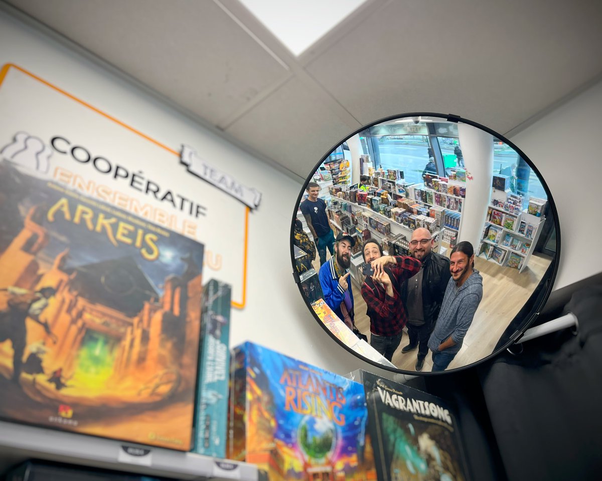 🌙 Hier soir, l’équipe était à <a href="/Playin_by_MB/">Playin</a> , pour jouer, playtester, dédicacer et papoter avec les joueuses et les joueurs 🎲. 
C’était une belle soirée, très chill. 
Merci à toutes celles et ceux qui ont fait le déplacement !