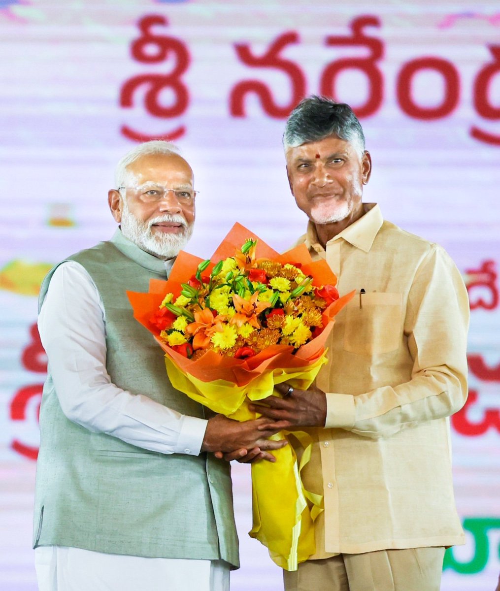 narendramodi's tweet photo. ఆంధ్రప్రదేశ్ నూతన ప్రభుత్వ ప్రమాణ స్వీకారోత్సవానికి హాజరయ్యాను. ముఖ్యమంత్రి అయిన సందర్భంగా శ్రీ @ncbn గారికి, మరియు ప్రభుత్వంలో మంత్రులుగా ప్రమాణం చేసిన వారందరికీ కూడా అభినందనలు. ఎపిని నూతన కీర్తి శిఖరాలకు తీసుకెళ్లడానికి మరియు రాష్ట్ర యువత ఆకాంక్షలను నెరవేర్చడానికి @JaiTDP, @JanaSenaParty మరియు @BJP4Andhra ప్రభుత్వం పూర్తిగా కట్టుబడి ఉంది.
