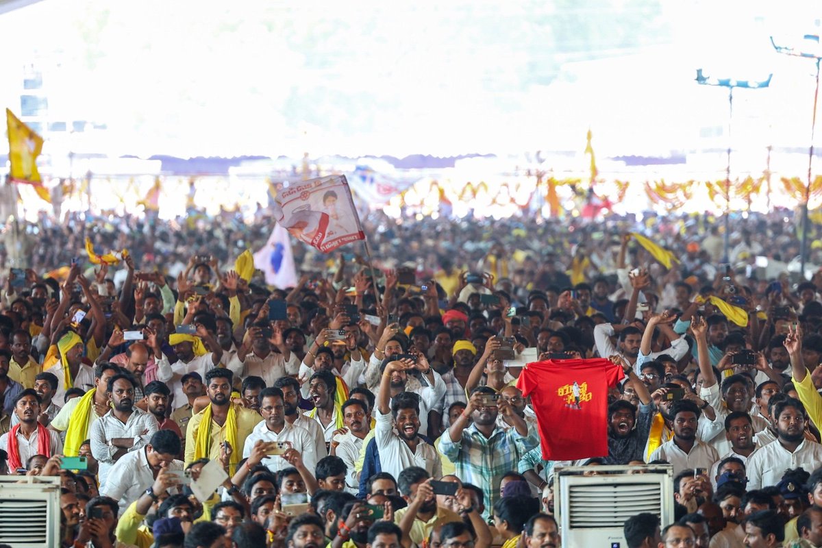 narendramodi's tweet photo. ఆంధ్రప్రదేశ్ నూతన ప్రభుత్వ ప్రమాణ స్వీకారోత్సవానికి హాజరయ్యాను. ముఖ్యమంత్రి అయిన సందర్భంగా శ్రీ @ncbn గారికి, మరియు ప్రభుత్వంలో మంత్రులుగా ప్రమాణం చేసిన వారందరికీ కూడా అభినందనలు. ఎపిని నూతన కీర్తి శిఖరాలకు తీసుకెళ్లడానికి మరియు రాష్ట్ర యువత ఆకాంక్షలను నెరవేర్చడానికి @JaiTDP, @JanaSenaParty మరియు @BJP4Andhra ప్రభుత్వం పూర్తిగా కట్టుబడి ఉంది.