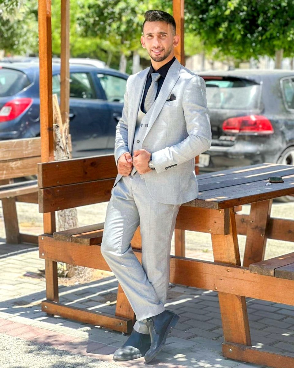 moyaad1112's tweet photo. تم بحمد الله مناقشة مشروع تخرجي من جامعة بوليتكنك فلسطين. 
ولا يسعني إلا أن أقدم عملي ونتاج تعبي وثمرة جهدي لطلاب غزة العزة الذين كانوا على وشك تحقيق طموحاتهم ونيل شهاداتهم إلا أنهم نالوا شهادات العلا من الجنة. https://t.co/1CRz8Vh6uE