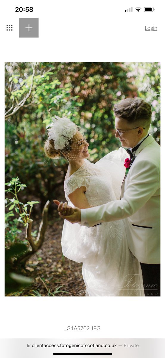 cecassidy's tweet photo. We just got married 🌹 and we are so happy #seasydehouse @williamhats #ginger&amp;blossomflorist Hair by DanaLeeLivingstone https://t.co/EomxFbsw2t