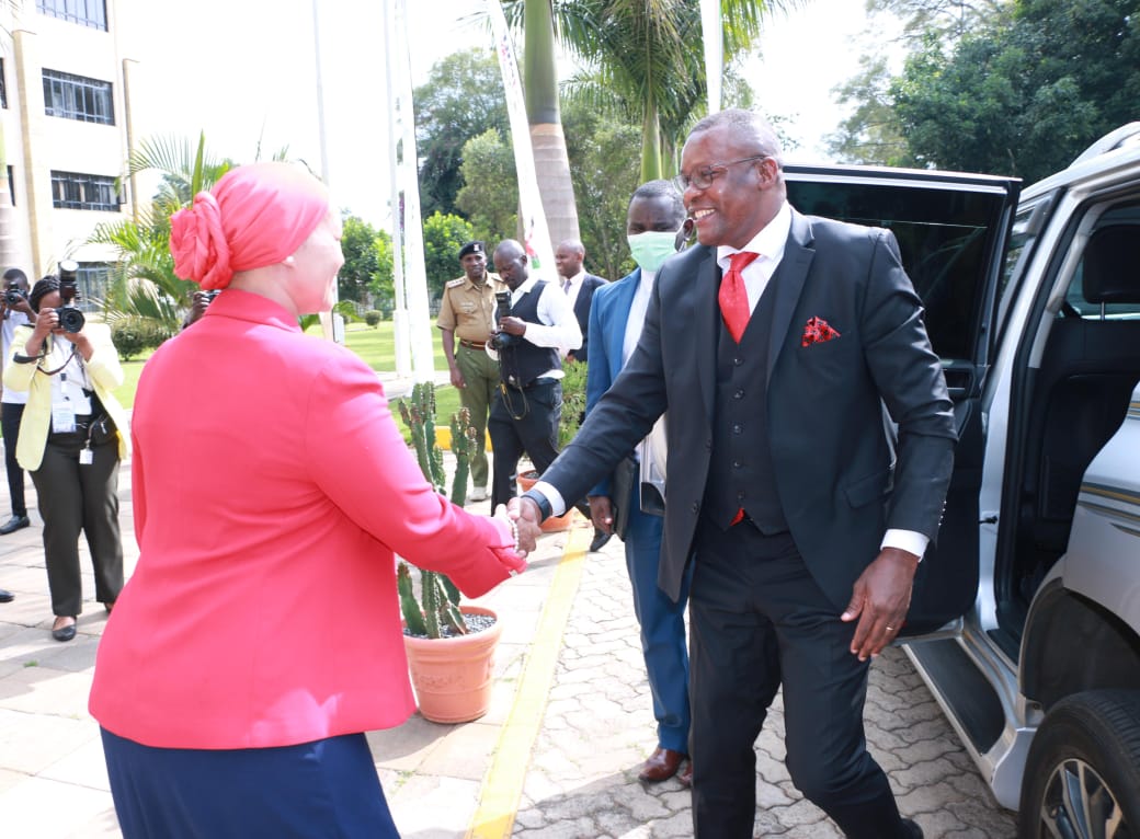 Kabale_arero's tweet image. I had the honour of welcoming our esteemed chief guest, Hon. @EliudOwalo- the Cabinet Secretary for Information, Communication &amp;amp; Digital Economy, to the 3rd Regional Research Conference held at the Kenya School of Government. 

 #ResearchConference
#LandGovernance 
@NLC_Kenya