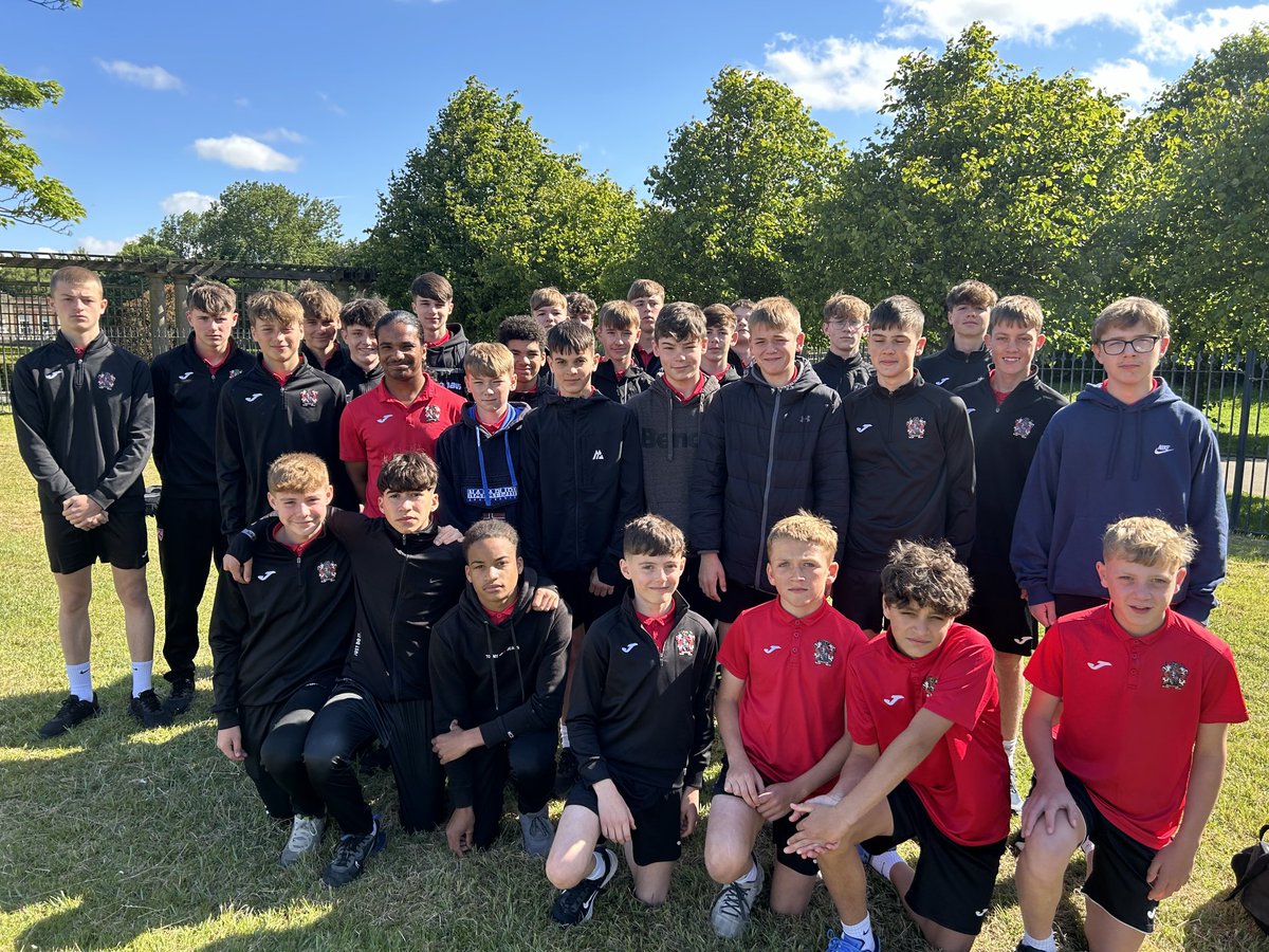 Saint Aidan’s lads getting ready for the ESSA athletics A final 💪🏻🤞